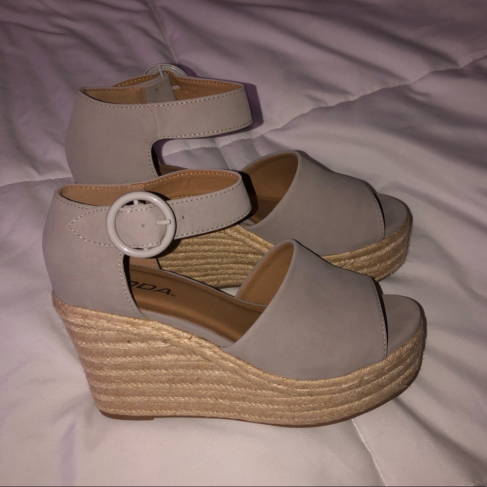BRAND NEW Heels